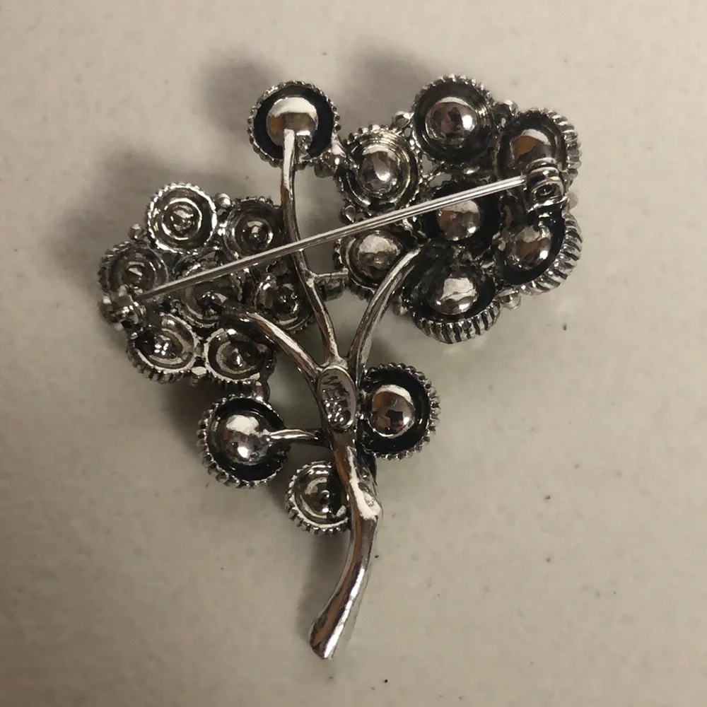 Vintage Weiss Silver Floral Rhinestone Brooch Elegant Jewelry Pewter Tone
